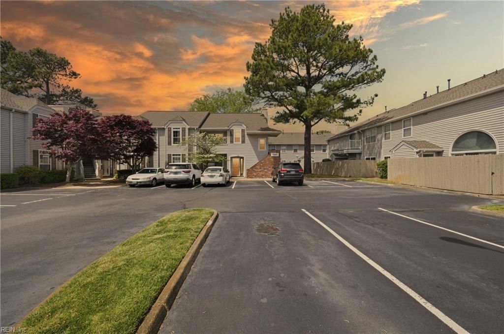 Photo of 5140 Cypress Point Circle #202, Virginia Beach, VA 23455 (MLS # 10629159)