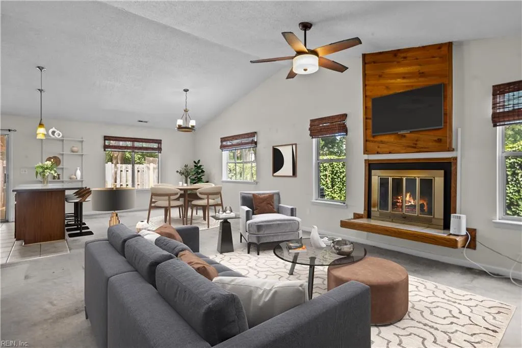 Virginia Beach, Virginia 23453, United States, 2 Bedrooms Bedrooms, ,1 BathroomBathrooms,Residential,Pending,136212