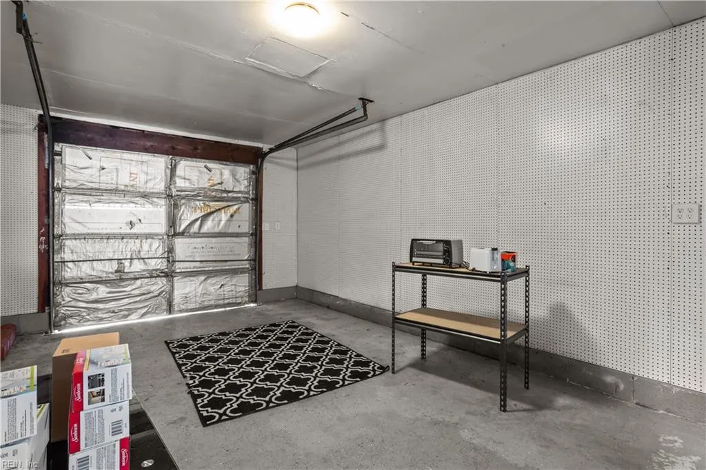 Virginia Beach, Virginia 23453, United States, 2 Bedrooms Bedrooms, ,1 BathroomBathrooms,Residential,Pending,136212