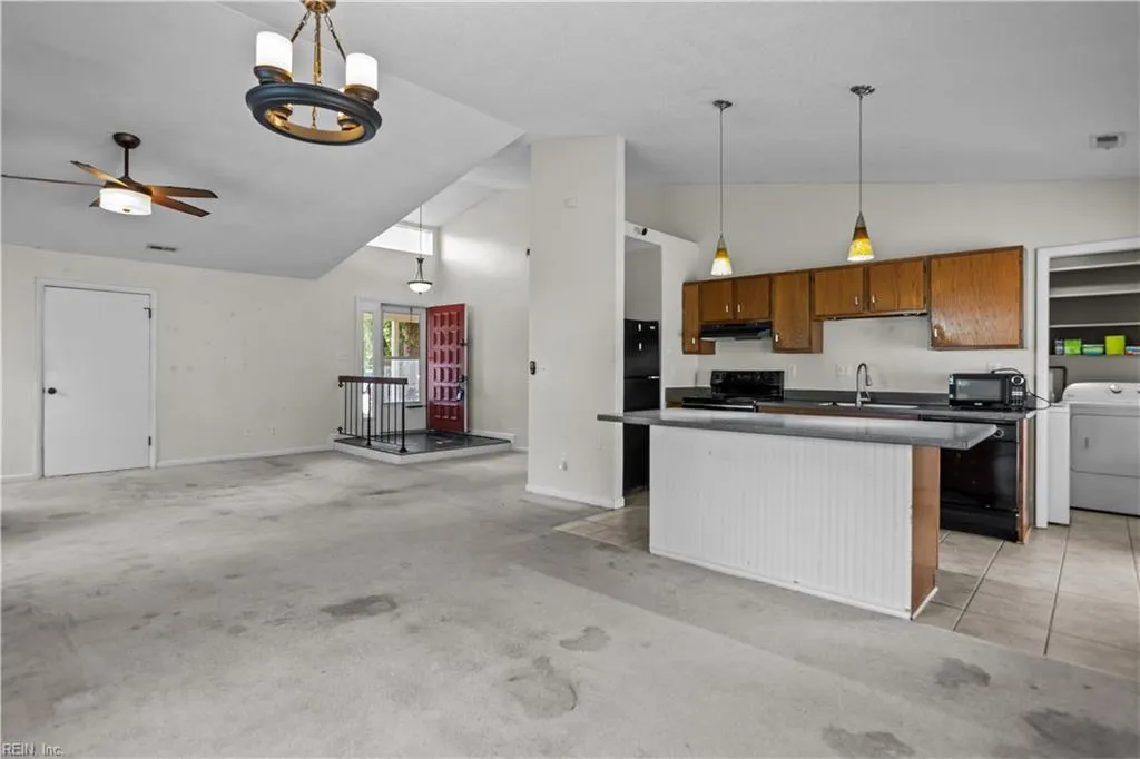 Virginia Beach, Virginia 23453, United States, 2 Bedrooms Bedrooms, ,1 BathroomBathrooms,Residential,Pending,136212