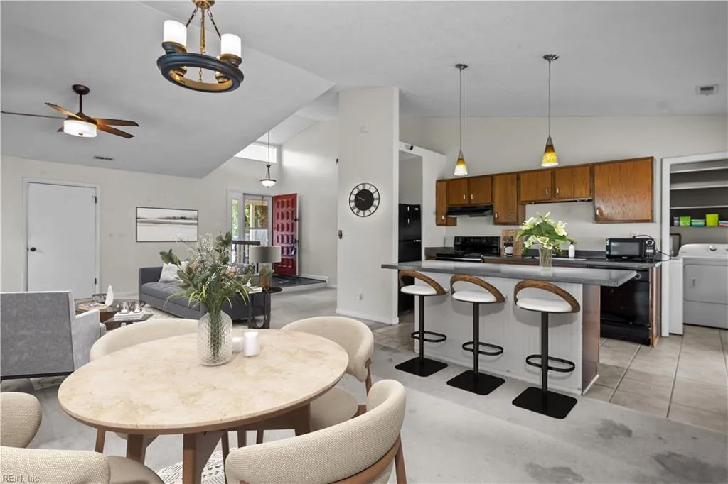 Virginia Beach, Virginia 23453, United States, 2 Bedrooms Bedrooms, ,1 BathroomBathrooms,Residential,Pending,136212