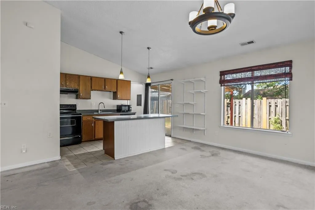 Virginia Beach, Virginia 23453, United States, 2 Bedrooms Bedrooms, ,1 BathroomBathrooms,Residential,Pending,136212