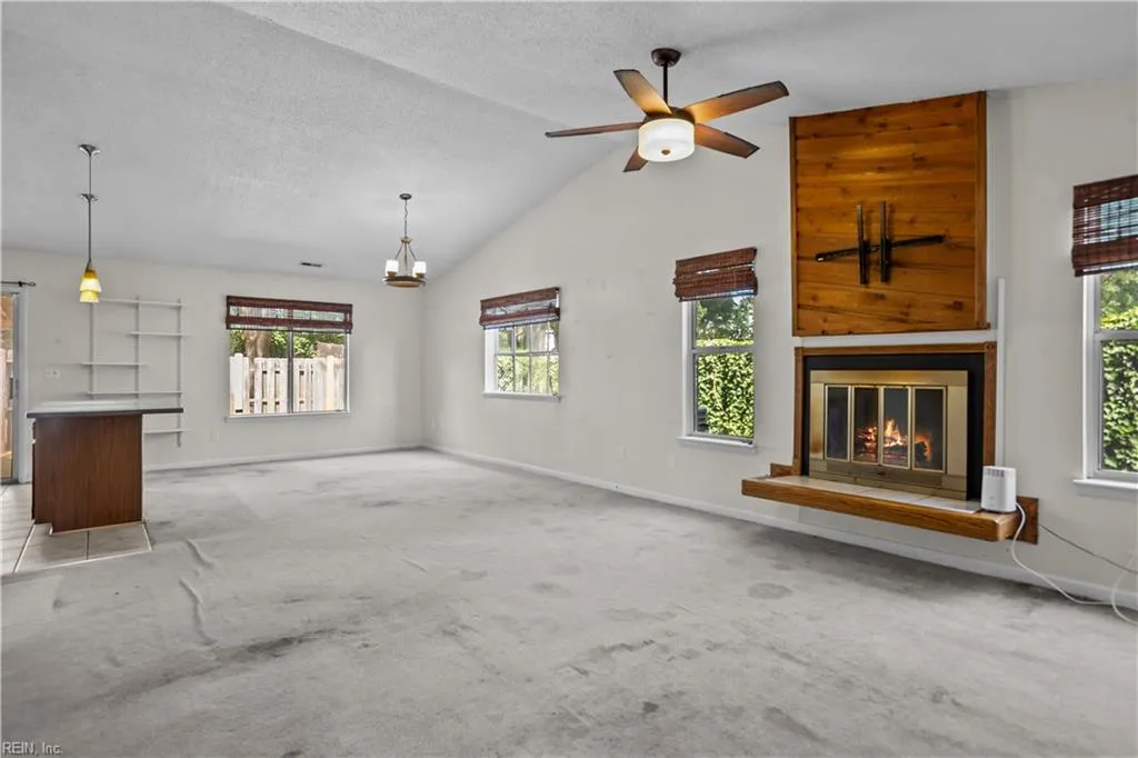 Virginia Beach, Virginia 23453, United States, 2 Bedrooms Bedrooms, ,1 BathroomBathrooms,Residential,Pending,136212