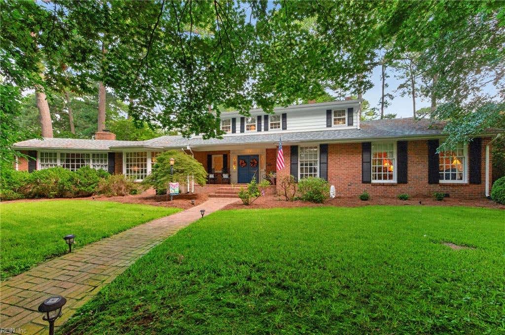 Photo of 1300 Shaw Place, Norfolk, VA 23509 (MLS # 10650622)