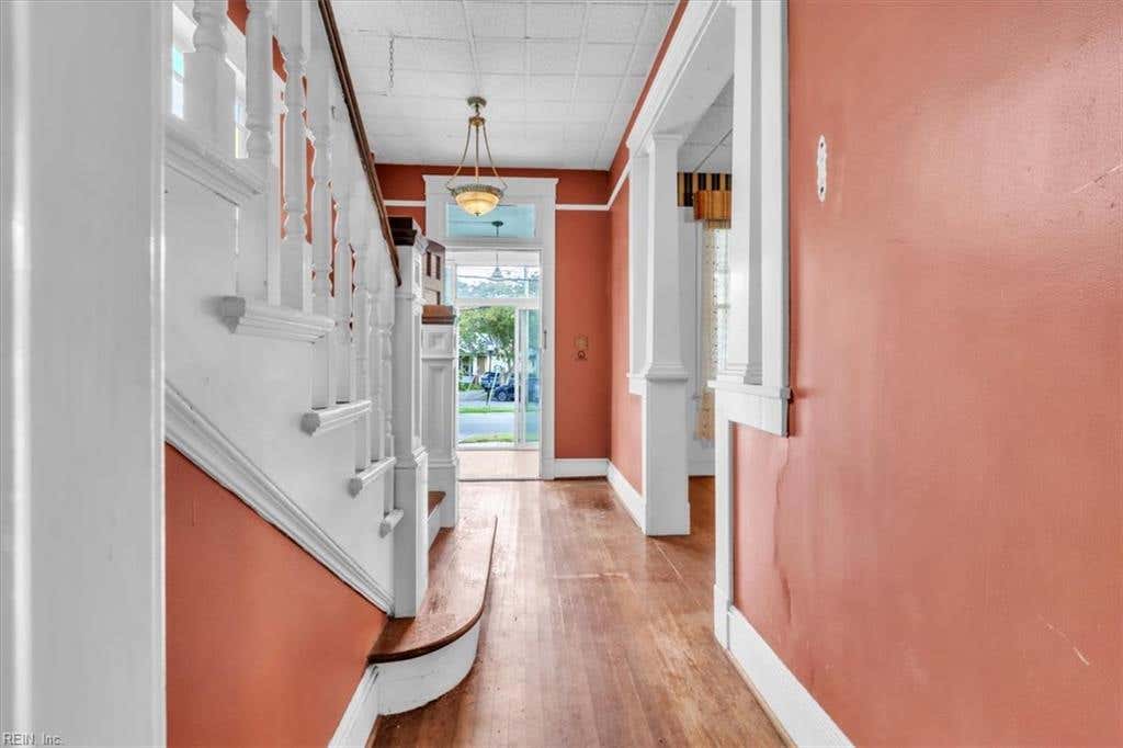 Photo of 240 Lucile Avenue, Norfolk, VA 23504 (MLS # 10649674)