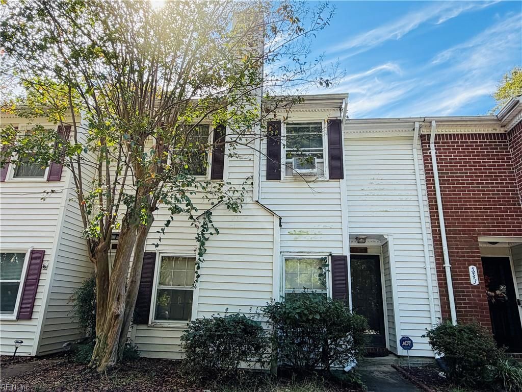 Photo of 5441 Lynbrook Landing, Virginia Beach, VA 23462 (MLS # 10606811)