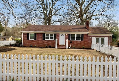 Photo of 207 Falcon Road, Yorktown, VA 23690 (MLS # 10624307)