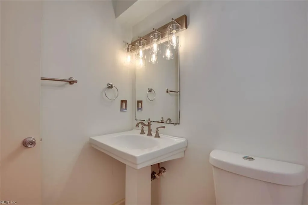 Newport News, Virginia 23602, United States, 2 Bedrooms Bedrooms, ,1 BathroomBathrooms,Residential,Active,183021