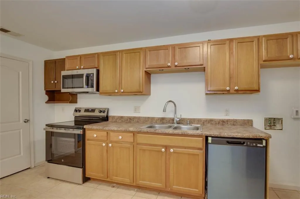 Newport News, Virginia 23602, United States, 2 Bedrooms Bedrooms, ,1 BathroomBathrooms,Residential,Active,183021