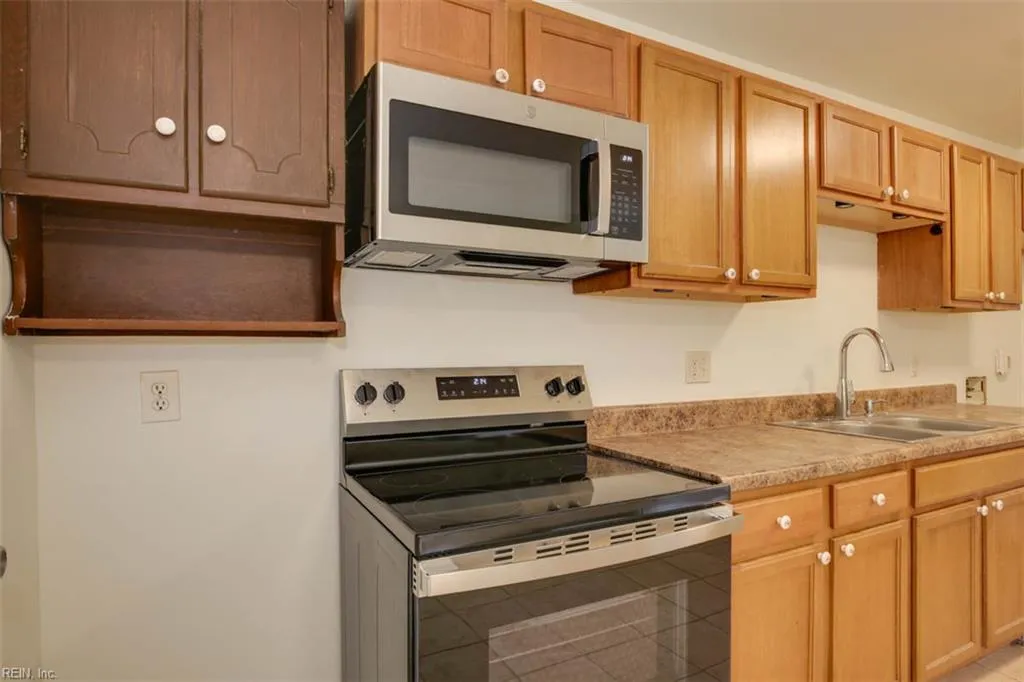 Newport News, Virginia 23602, United States, 2 Bedrooms Bedrooms, ,1 BathroomBathrooms,Residential,Active,183021