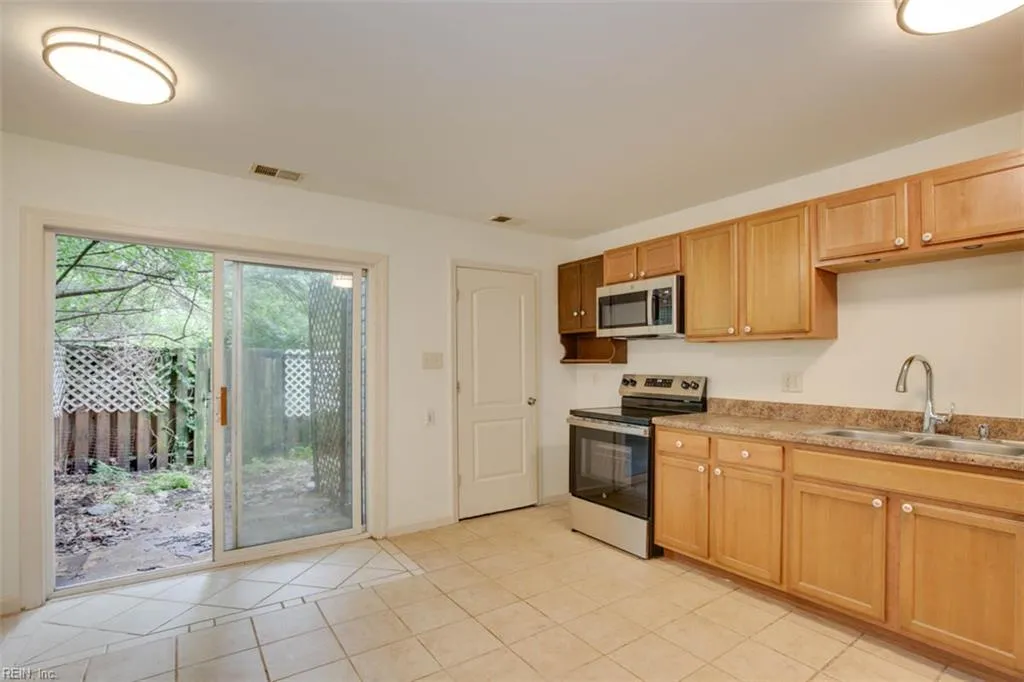 Newport News, Virginia 23602, United States, 2 Bedrooms Bedrooms, ,1 BathroomBathrooms,Residential,Active,183021