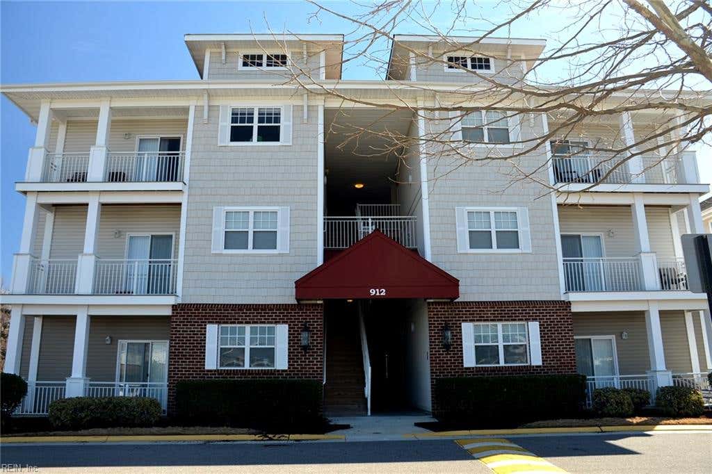 Photo of 912 Southmoor Drive #304, Virginia Beach, VA 23455 (MLS # 10642877)