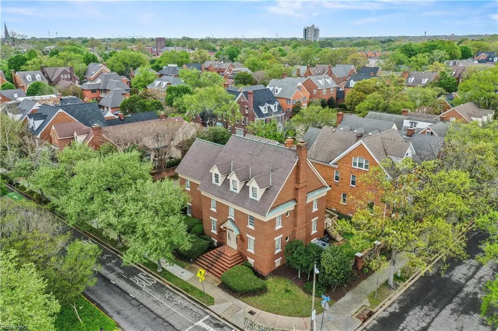 Norfolk, Virginia 23507, United States, 6 Bedrooms Bedrooms, ,4 BathroomsBathrooms,Residential,Pending,106488