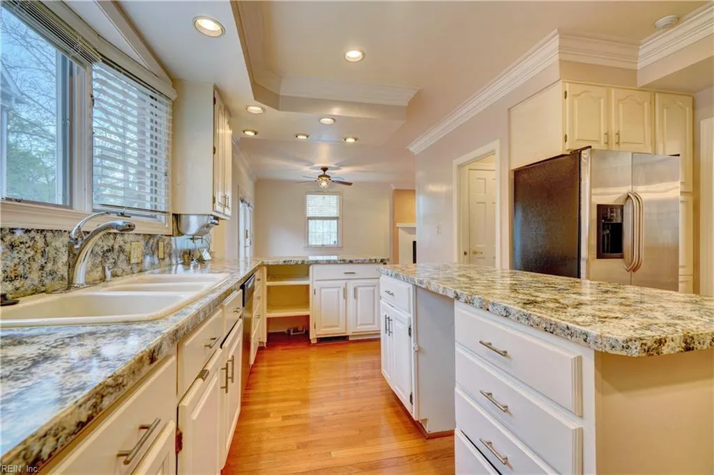 Norfolk, Virginia 23507, United States, 6 Bedrooms Bedrooms, ,4 BathroomsBathrooms,Residential,Pending,106488