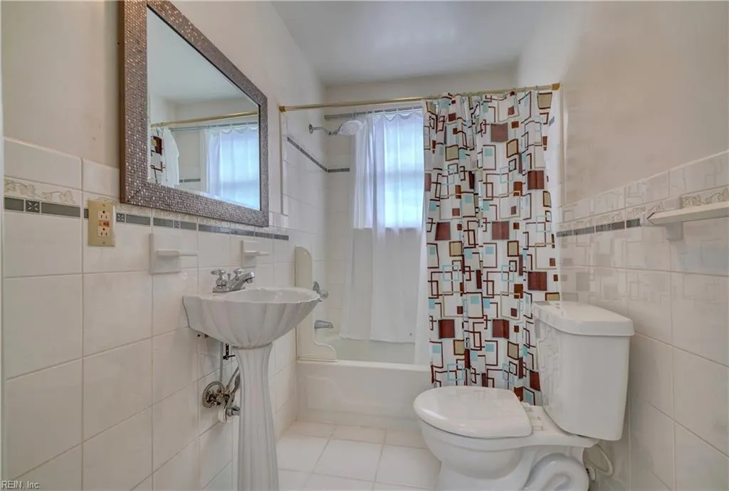 Norfolk, Virginia 23507, United States, 6 Bedrooms Bedrooms, ,4 BathroomsBathrooms,Residential,Pending,106488