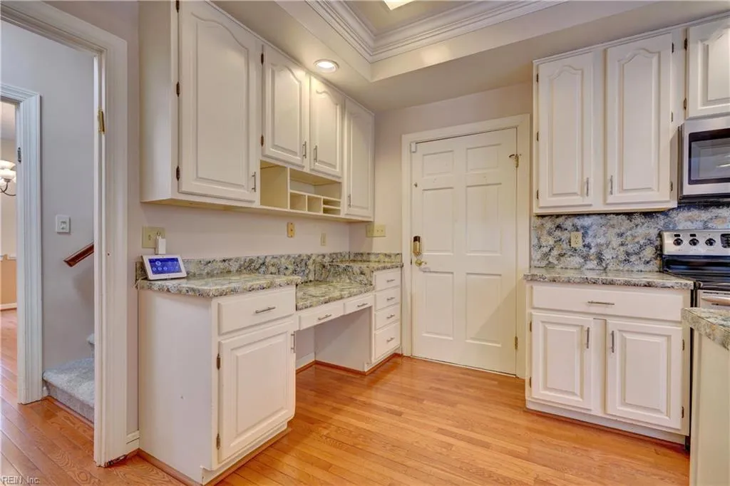 Norfolk, Virginia 23507, United States, 6 Bedrooms Bedrooms, ,4 BathroomsBathrooms,Residential,Pending,106488