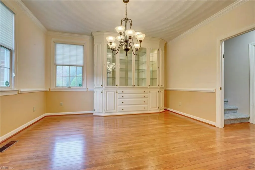 Norfolk, Virginia 23507, United States, 6 Bedrooms Bedrooms, ,4 BathroomsBathrooms,Residential,Pending,106488