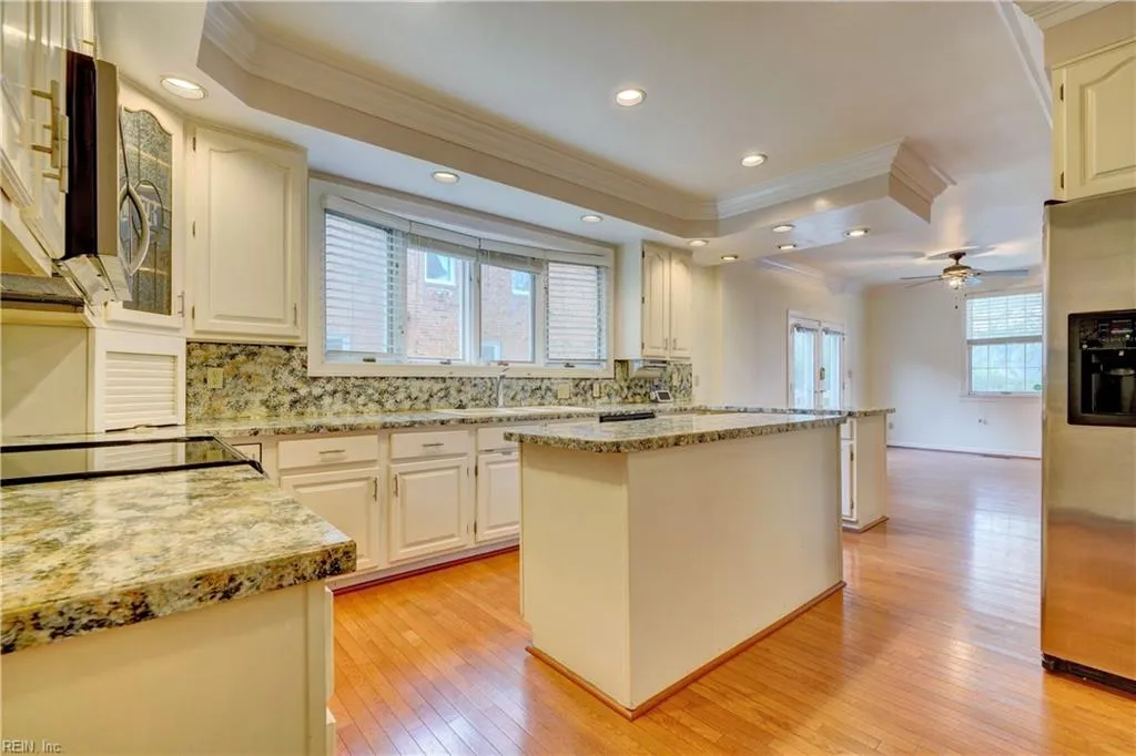 Norfolk, Virginia 23507, United States, 6 Bedrooms Bedrooms, ,4 BathroomsBathrooms,Residential,Pending,106488