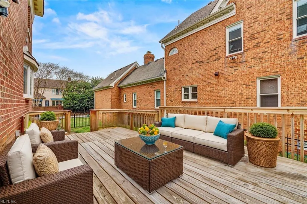 Norfolk, Virginia 23507, United States, 6 Bedrooms Bedrooms, ,4 BathroomsBathrooms,Residential,Pending,106488