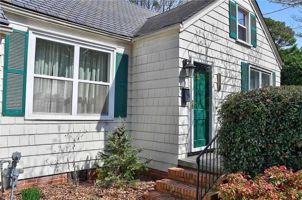 Photo of 118 Beverly Avenue, Norfolk, VA 23505 (MLS # 10624588)