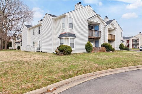 Photo of 2200 Rock Cliff Reach #D, Chesapeake, VA 23320 (MLS # 10623647)
