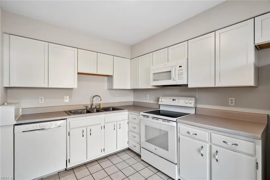 Virginia Beach, Virginia 23462, United States, 2 Bedrooms Bedrooms, ,2 BathroomsBathrooms,Residential,Pending,3308