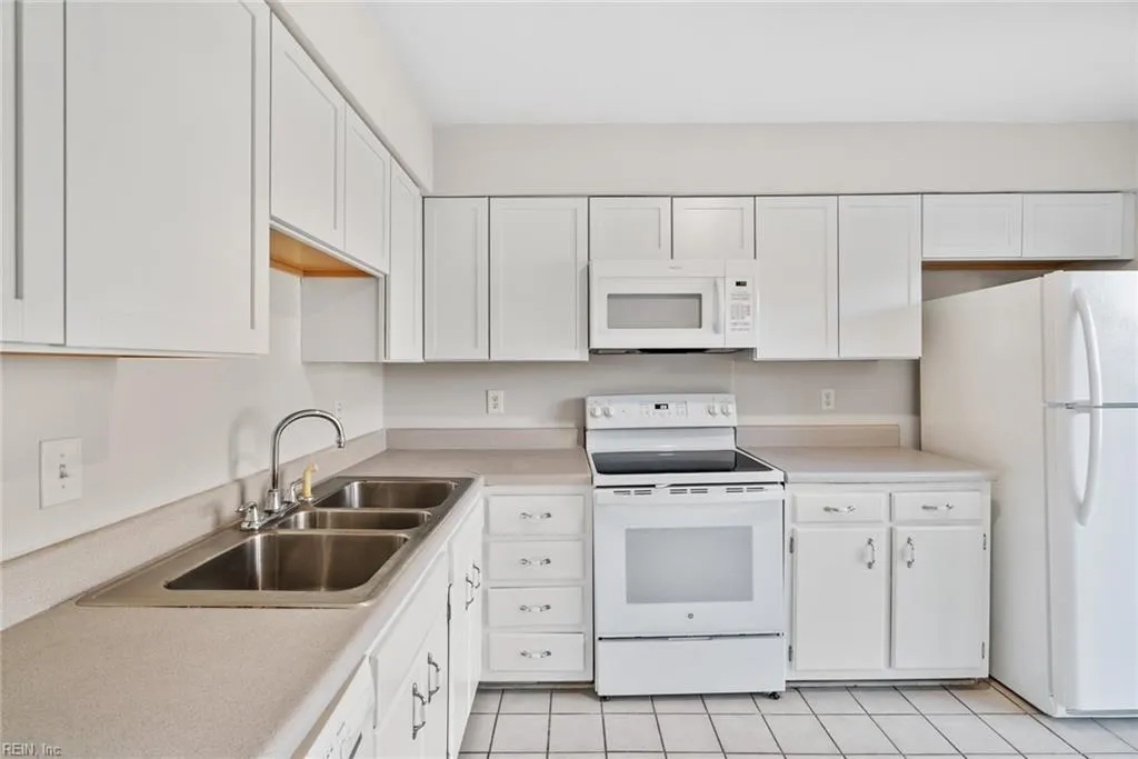 Virginia Beach, Virginia 23462, United States, 2 Bedrooms Bedrooms, ,2 BathroomsBathrooms,Residential,Pending,3308