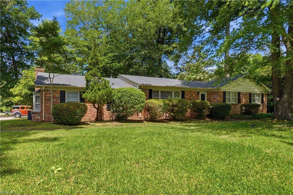 Photo of 533 Kings Grant Road, Virginia Beach, VA 23452 (MLS # 10643742)