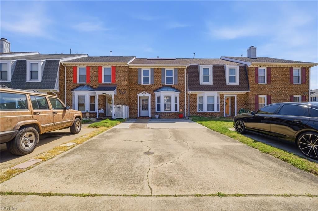 Photo of 805 Sommerville Crescent, Chesapeake, VA 23320 (MLS # 10627276)