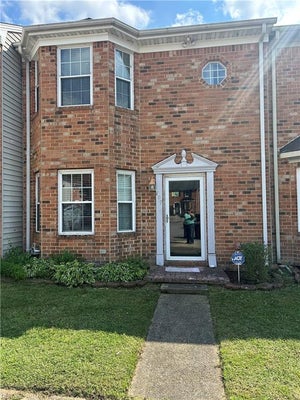 709 MONTROSE CT, CHESAPEAKE, VA 23320 - Image 2ed56bfa338cd95fc2cdd9516eddebab/264568374