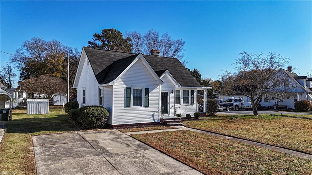 Photo of 102 Jordan Drive, Smithfield, VA 23430 (MLS # 10611418)