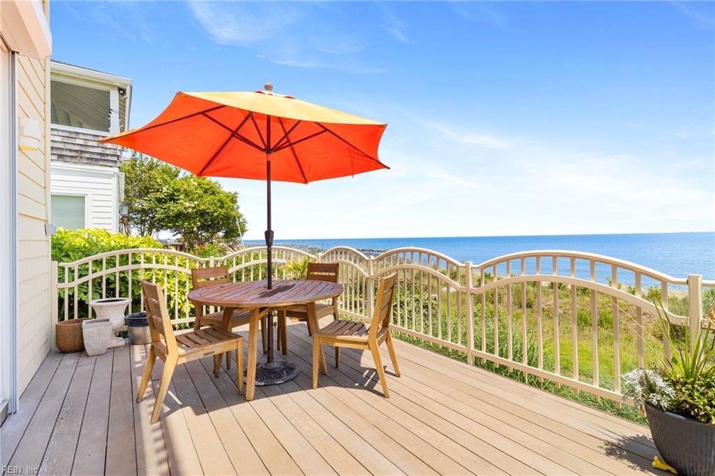 38 Bay Front PL