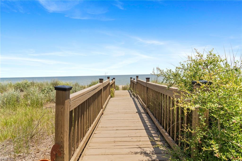 38 Bay Front PL