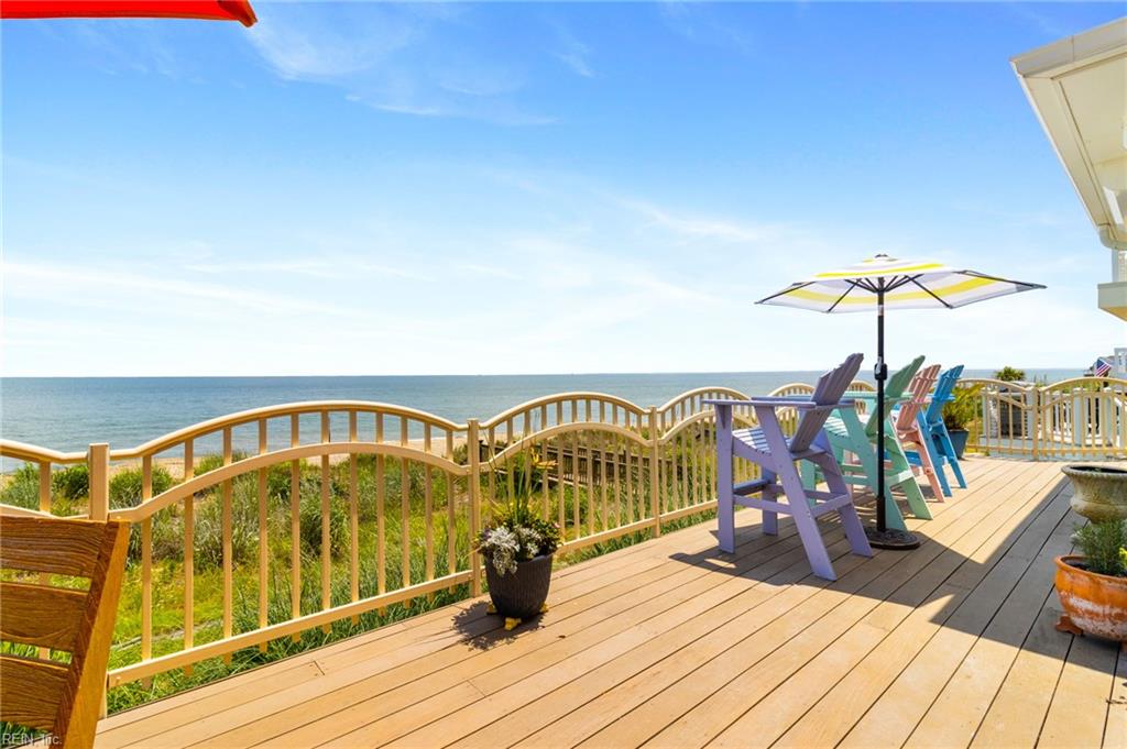 38 Bay Front PL