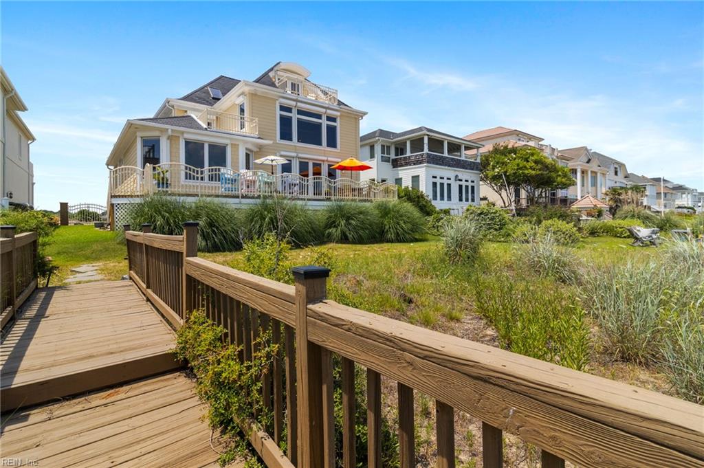 38 Bay Front PL
