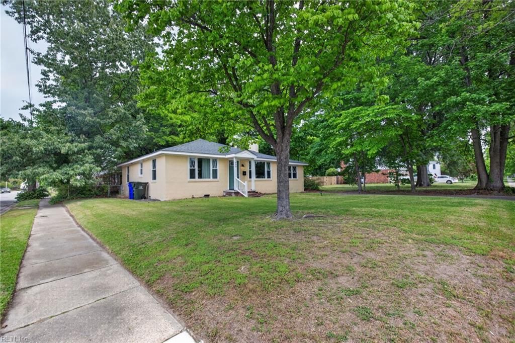 Photo of 500 Bayview Boulevard E, Norfolk, VA 23503 (MLS # 10634444)