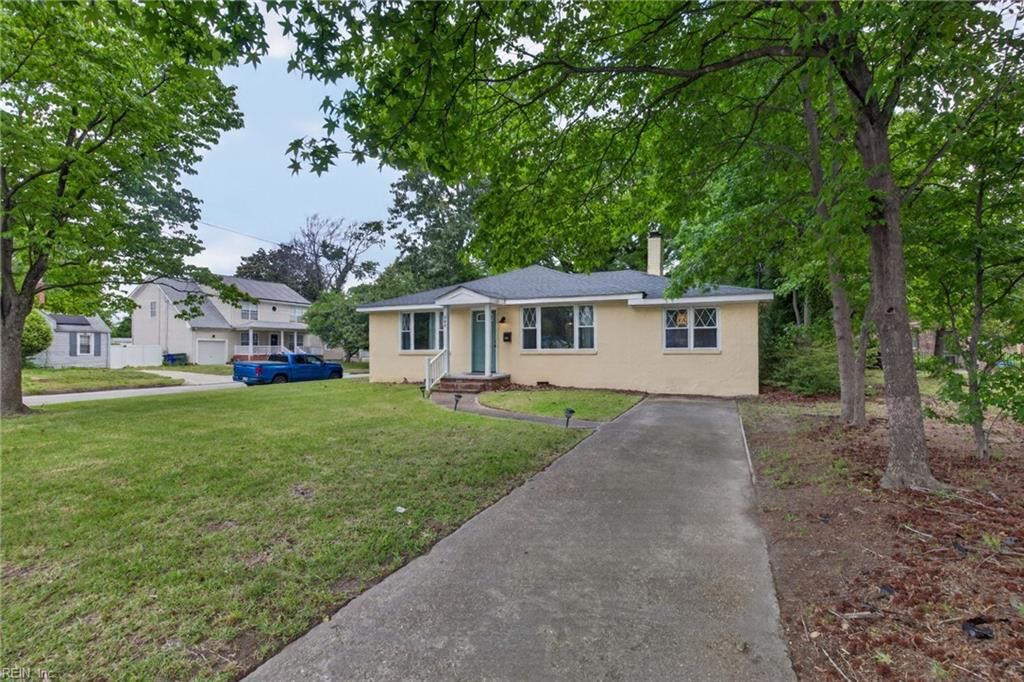 Photo of 500 Bayview Boulevard E, Norfolk, VA 23503 (MLS # 10634444)