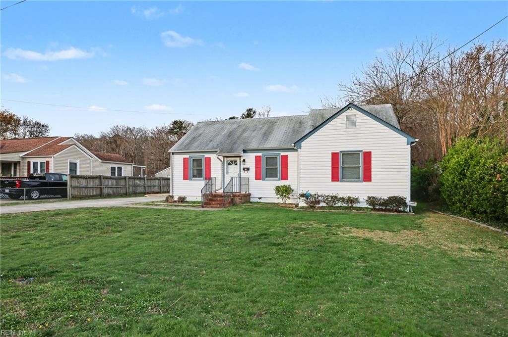 Photo of 23 Beaconsdale Lane, Newport News, VA 23601 (MLS # 10625776)