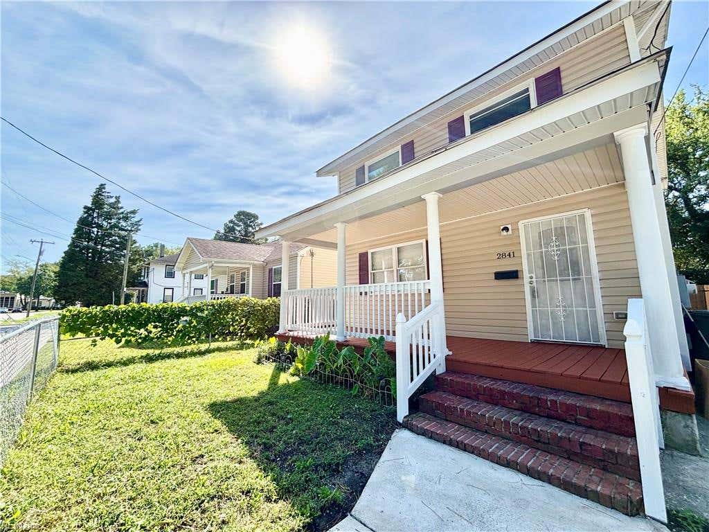 Photo of 2841 Earlscourt Avenue, Norfolk, VA 23504 (MLS # 10640027)