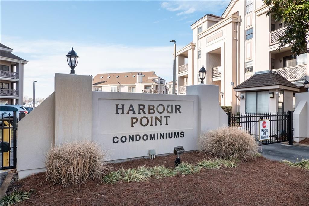 Photo of 423 Harbour Point #102, Virginia Beach, VA 23451 (MLS # 10619258)