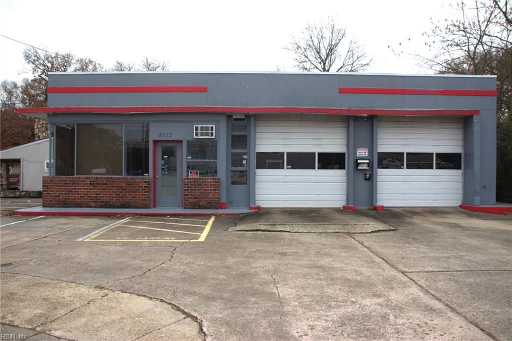 Photo of 9913 Jefferson Avenue, Newport News, VA 23605 (MLS # 10618473)