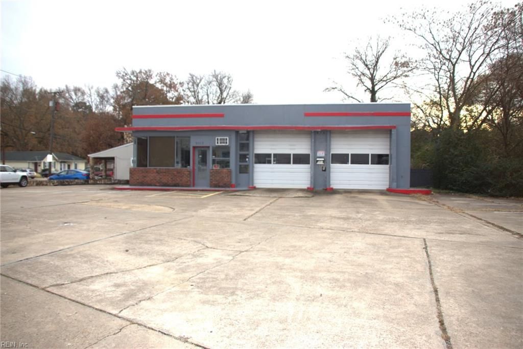 Photo of 9913 Jefferson Avenue, Newport News, VA 23605 (MLS # 10618473)