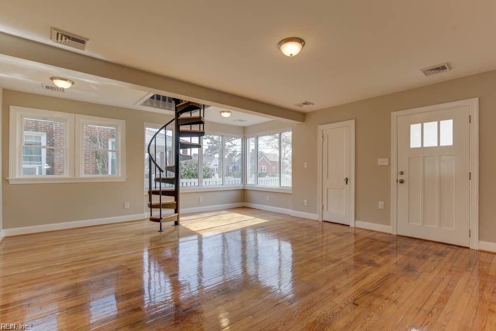 Photo of 136 Chesterfield Road, Hampton, VA 23661 (MLS # 10614856)