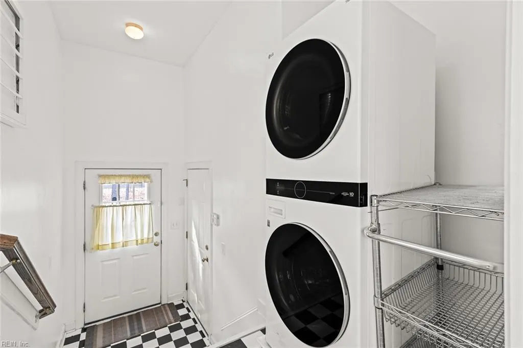 Newport News, Virginia 23606, United States, 3 Bedrooms Bedrooms, ,3 BathroomsBathrooms,Residential,Active,6351