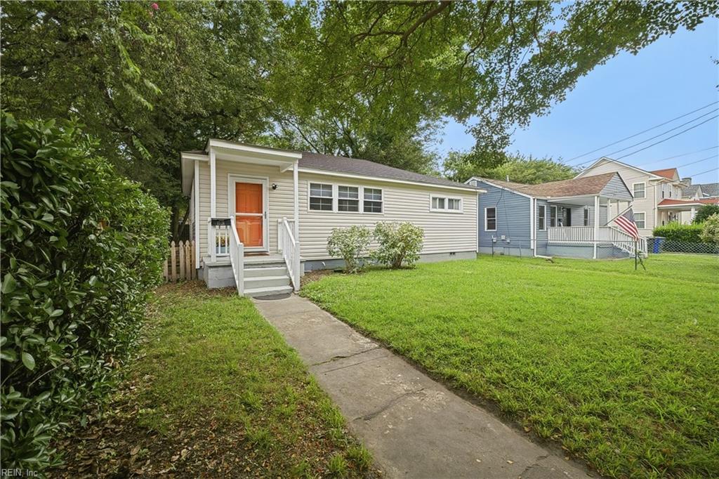 Photo of 1531 W 41st Street, Norfolk, VA 23508 (MLS # 10656414)