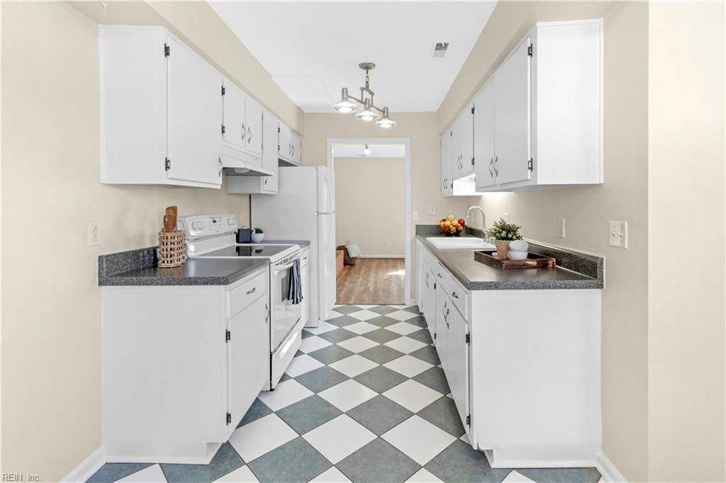 Photo of 2400 Julie Court, Virginia Beach, VA 23454 (MLS # 10624020)