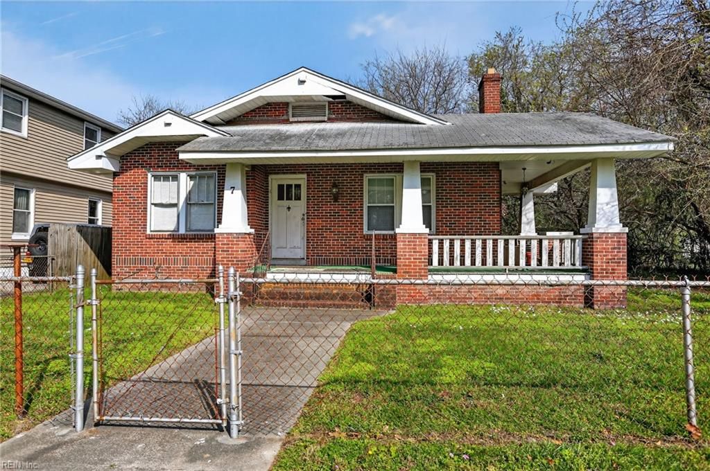 Photo of 7 South Cypress Street, Hampton, VA 23669 (MLS # 10626909)