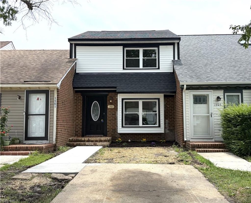 Photo of 1563 Crescent Pointe Lane, Virginia Beach, VA 23453 (MLS # 10641572)