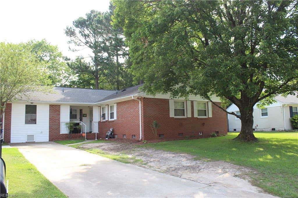 Photo of 4809 Mallard Crescent, Portsmouth, VA 23703 (MLS # 10639918)