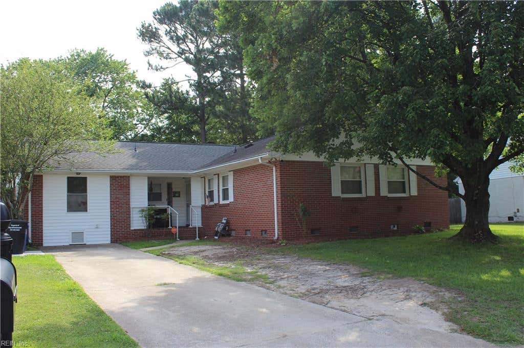 Photo of 4809 Mallard Crescent, Portsmouth, VA 23703 (MLS # 10639918)